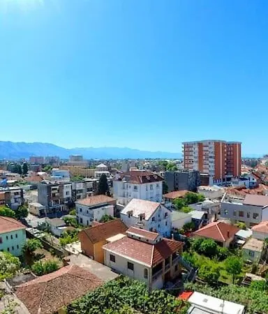 Nancy & Kira Cozy Σκόδρα