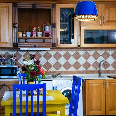 דירה Nancy & Kira Cozy שקודר